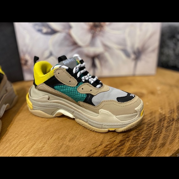 Balenciaga Triple S - Picture 3 of 12